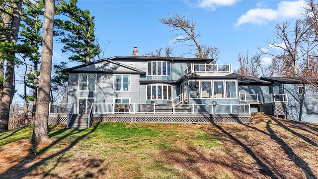 2055 Cottage Glen Drive SE, Cedar Rapids, IA 52403