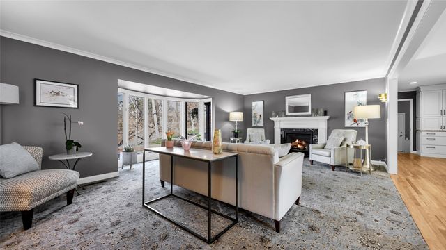 2055 Cottage Glen Drive SE, Cedar Rapids, IA 52403