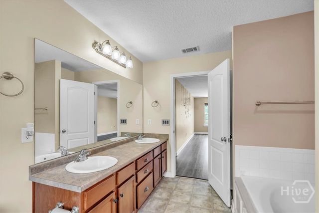 256 Savannah Lane, Richmond Hill, GA 31324