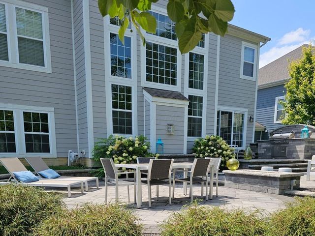 2462 Triple Crown Crossing, Powell, OH 43065