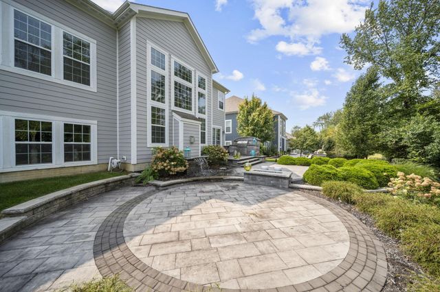 2462 Triple Crown Crossing, Powell, OH 43065