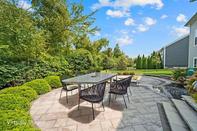 2462 Triple Crown Crossing, Powell, OH 43065