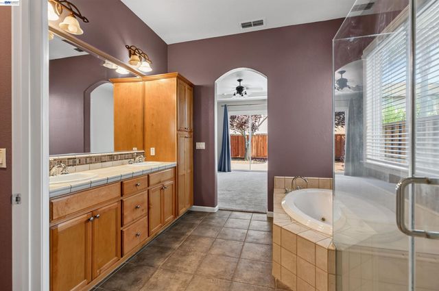 2243 Winchester Loop, Discovery Bay, CA 94505
