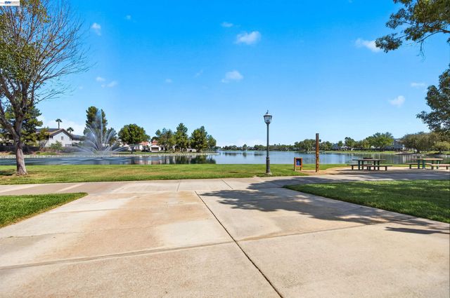 2243 Winchester Loop, Discovery Bay, CA 94505