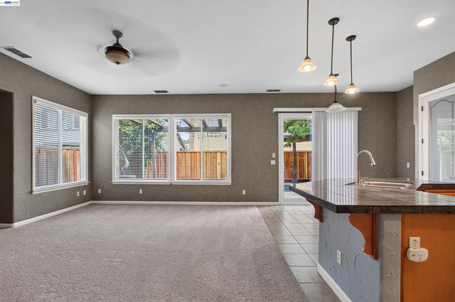 2243 Winchester Loop, Discovery Bay, CA 94505