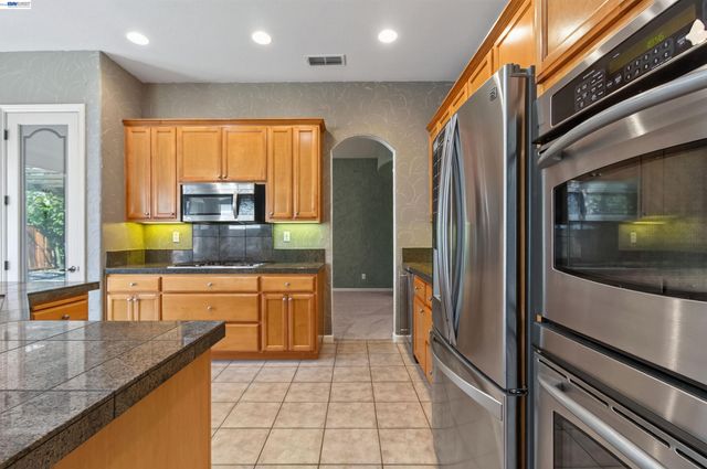 2243 Winchester Loop, Discovery Bay, CA 94505