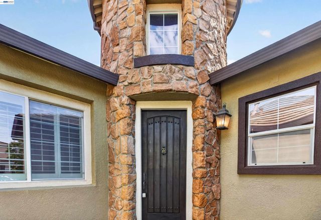 2243 Winchester Loop, Discovery Bay, CA 94505