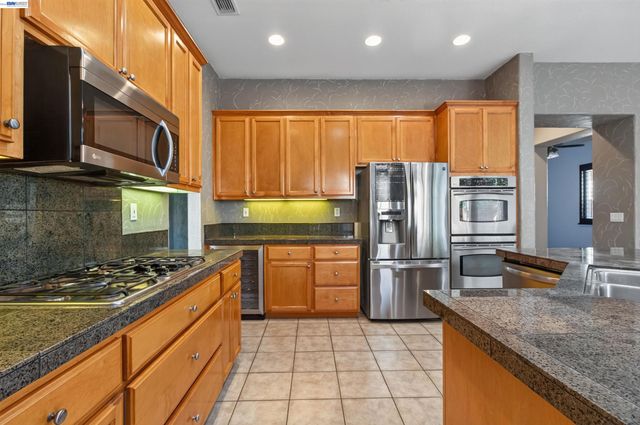 2243 Winchester Loop, Discovery Bay, CA 94505