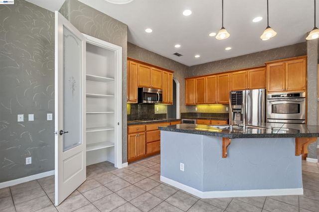 2243 Winchester Loop, Discovery Bay, CA 94505