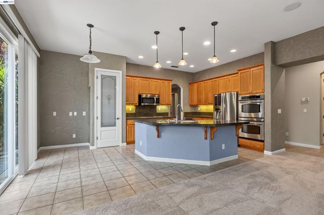 2243 Winchester Loop, Discovery Bay, CA 94505