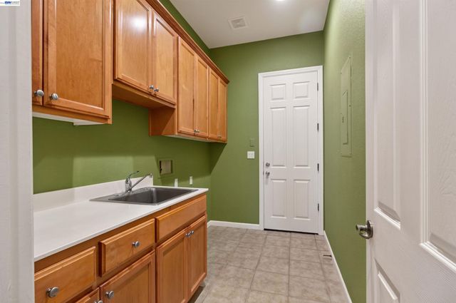 2243 Winchester Loop, Discovery Bay, CA 94505