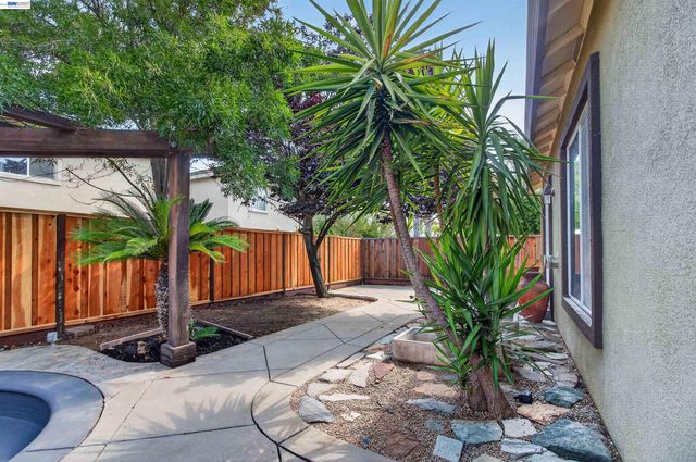 2243 Winchester Loop, Discovery Bay, CA 94505