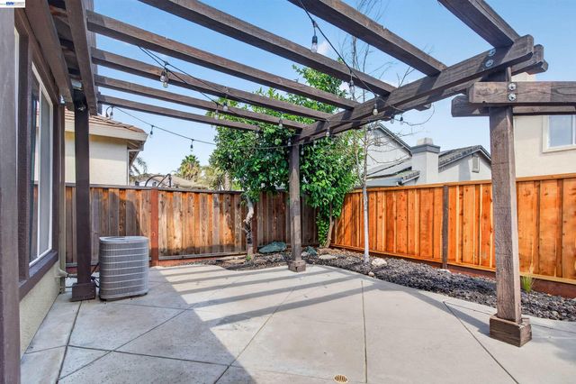 2243 Winchester Loop, Discovery Bay, CA 94505