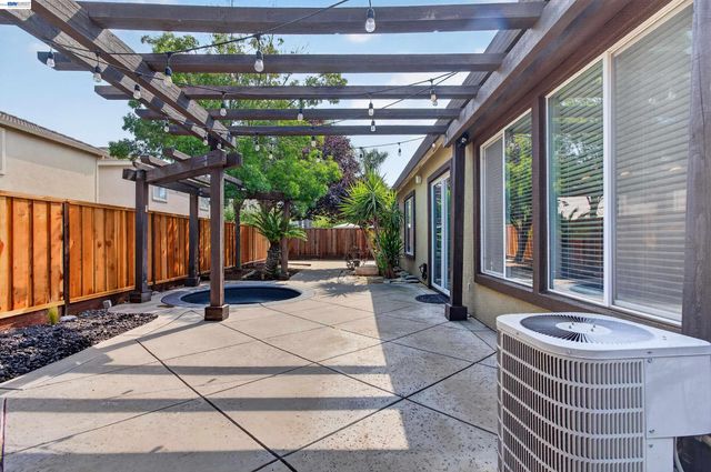 2243 Winchester Loop, Discovery Bay, CA 94505