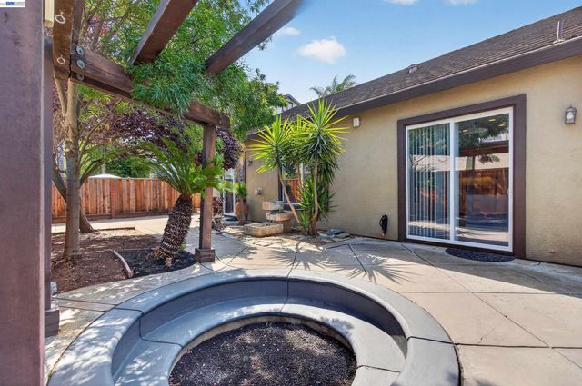 2243 Winchester Loop, Discovery Bay, CA 94505