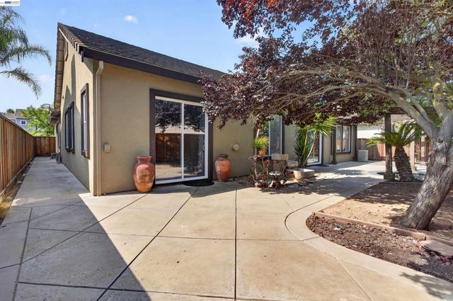2243 Winchester Loop, Discovery Bay, CA 94505