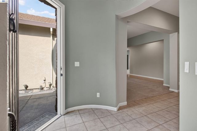 2243 Winchester Loop, Discovery Bay, CA 94505