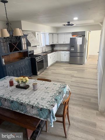 40 WOODLANE DR, Blackwood, NJ 08012