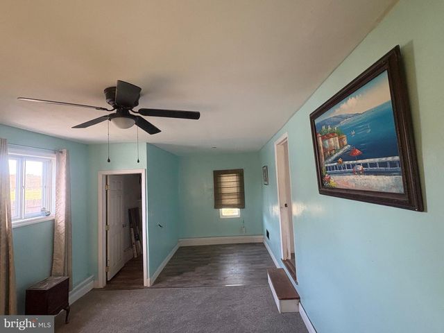 40 WOODLANE DR, Blackwood, NJ 08012