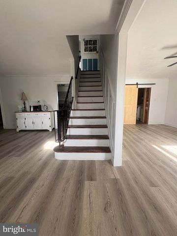 40 WOODLANE DR, Blackwood, NJ 08012