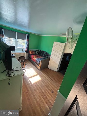 40 WOODLANE DR, Blackwood, NJ 08012