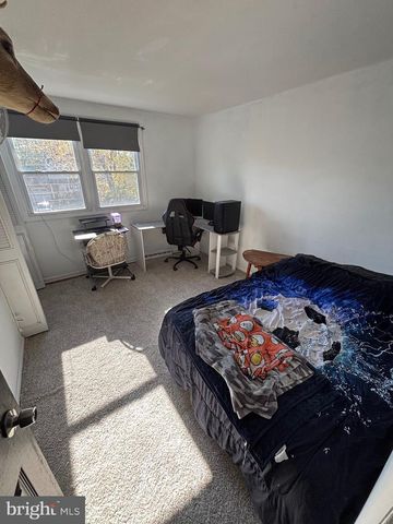 40 WOODLANE DR, Blackwood, NJ 08012