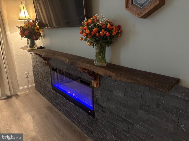 40 WOODLANE DR, Blackwood, NJ 08012