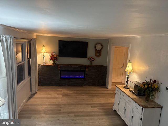 40 WOODLANE DR, Blackwood, NJ 08012