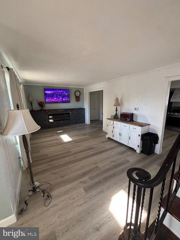 40 WOODLANE DR, Blackwood, NJ 08012