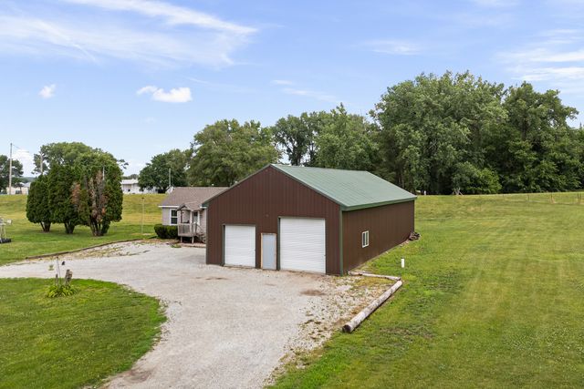 2303 Big Island Parkway, Milan, IL 61264