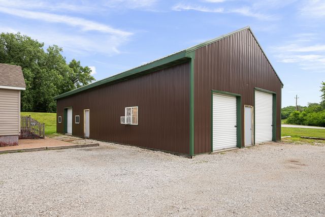 2303 Big Island Parkway, Milan, IL 61264
