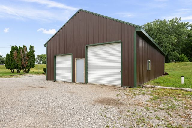 2303 Big Island Parkway, Milan, IL 61264