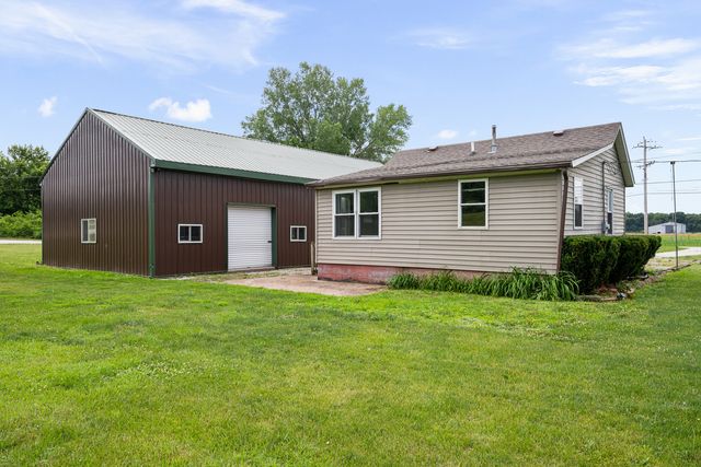 2303 Big Island Parkway, Milan, IL 61264