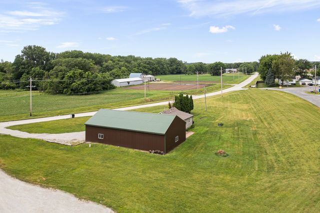 2303 Big Island Parkway, Milan, IL 61264