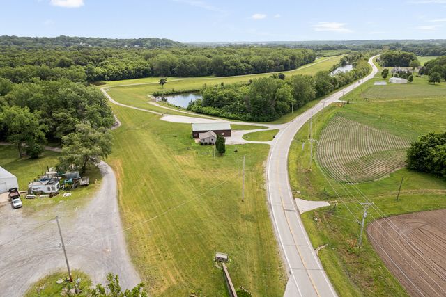 2303 Big Island Parkway, Milan, IL 61264
