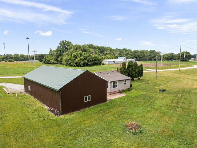 2303 Big Island Parkway, Milan, IL 61264