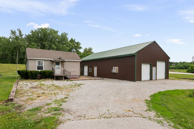 2303 Big Island Parkway, Milan, IL 61264