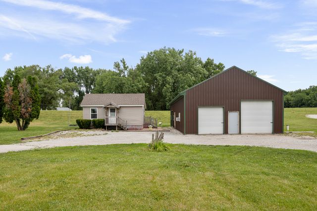 2303 Big Island Parkway, Milan, IL 61264