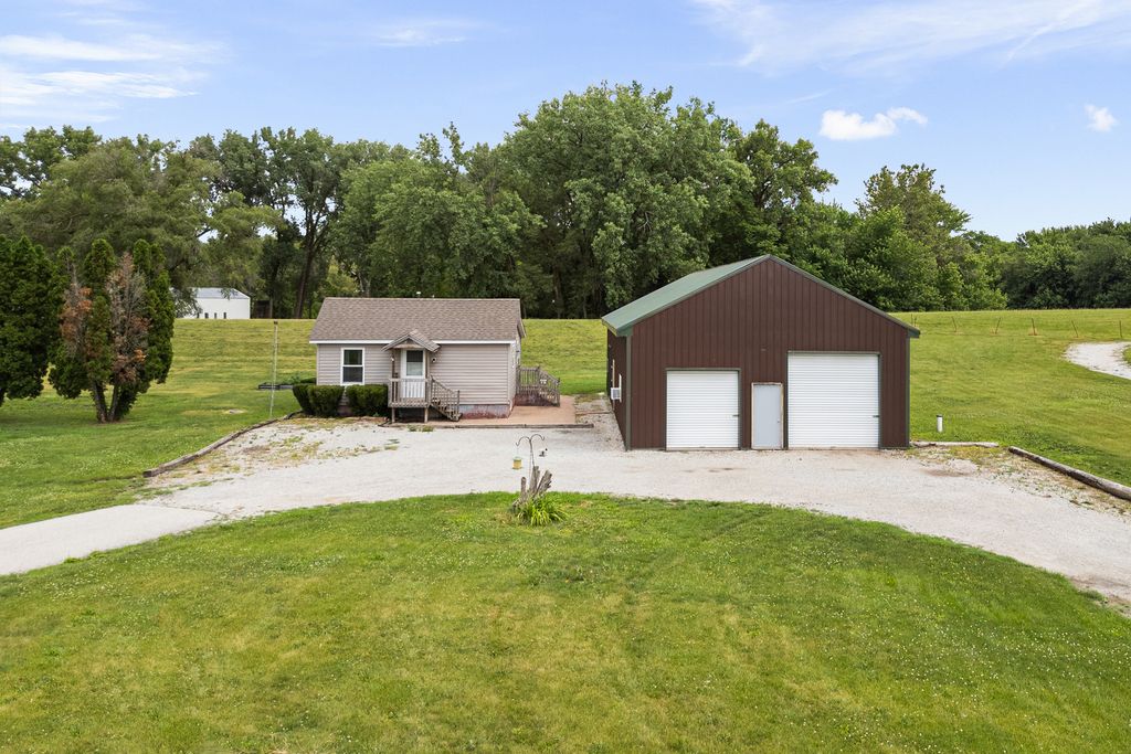2303 Big Island Parkway, Milan, IL 61264