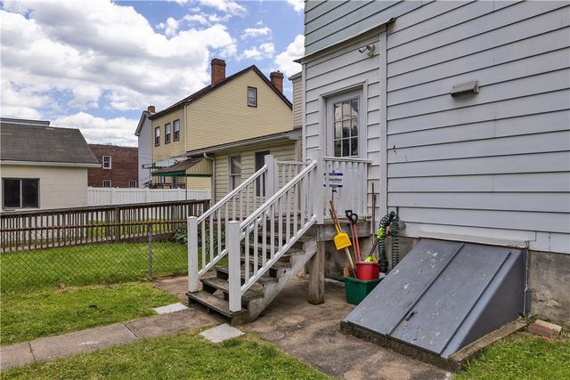 80 Dewey St, Etna, PA 15223
