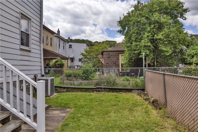80 Dewey St, Etna, PA 15223