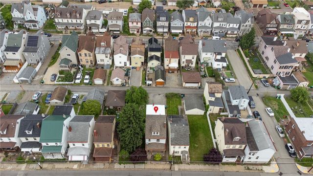 80 Dewey St, Etna, PA 15223