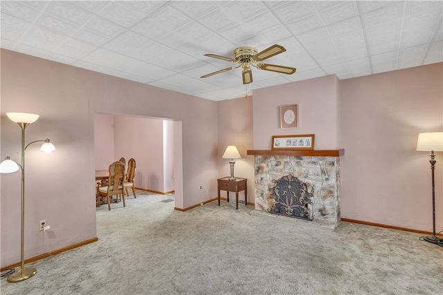 80 Dewey St, Etna, PA 15223