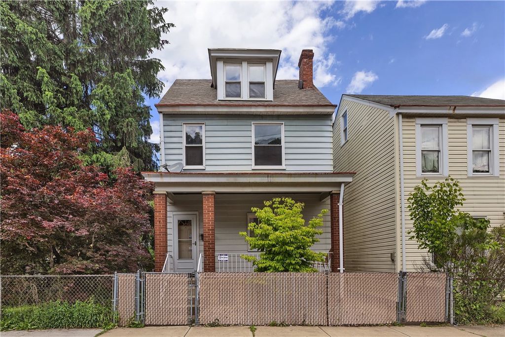80 Dewey St, Etna, PA 15223