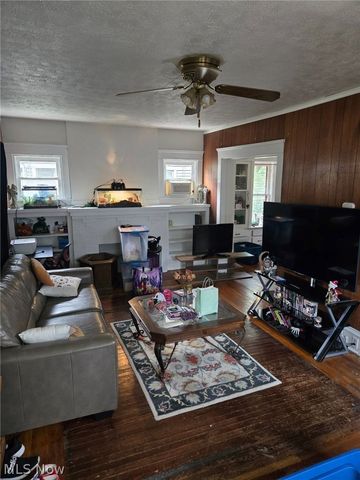 907 Delia Avenue, Akron, OH 44320
