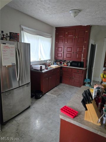 907 Delia Avenue, Akron, OH 44320