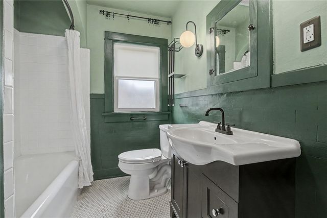 245 Orchard Drive, Oakwood, OH 45419