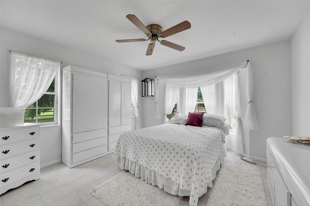 18392 48th Avenue N, Loxahatchee, FL 33470