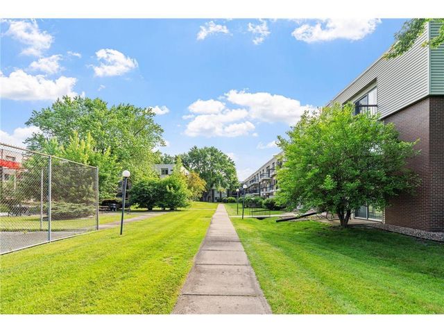 2801 Flag Avenue N 314, New Hope, MN 55427