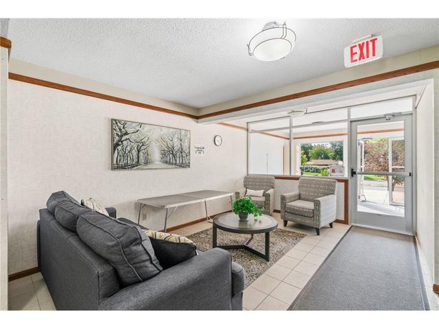 2801 Flag Avenue N 314, New Hope, MN 55427